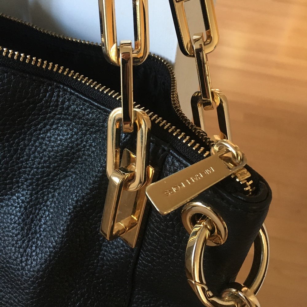 Crossbody - Picture 4 of 12